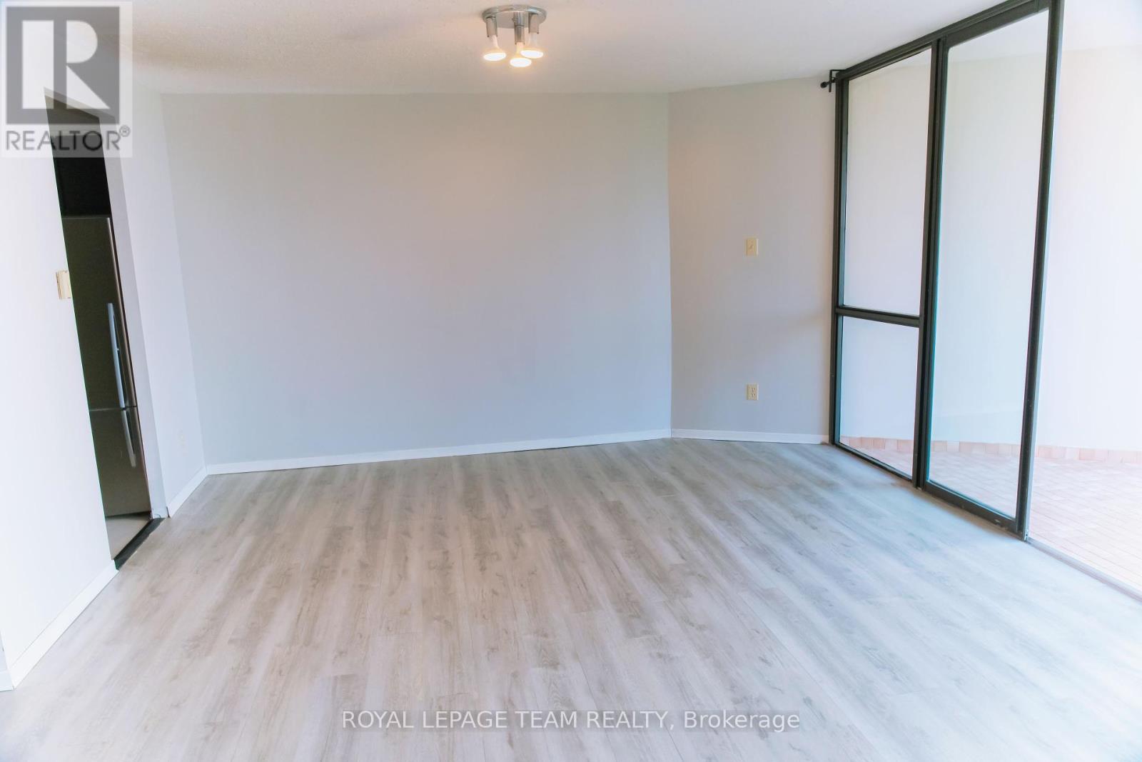 Photo 4 of 1516 2871 Richmond Road, Ottawa ON