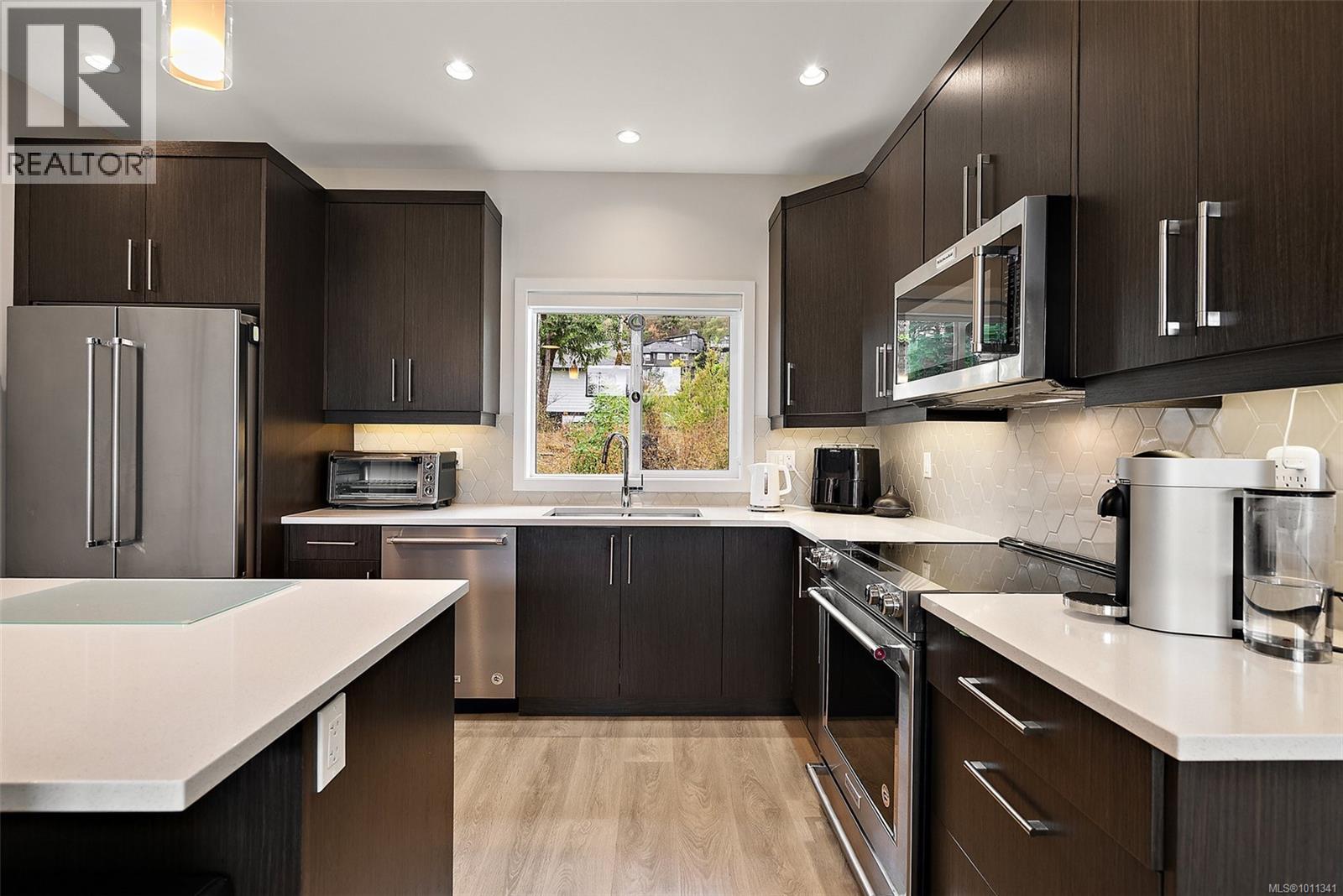 Photo 5 of 2202 Echo Valley Rise, Langford BC