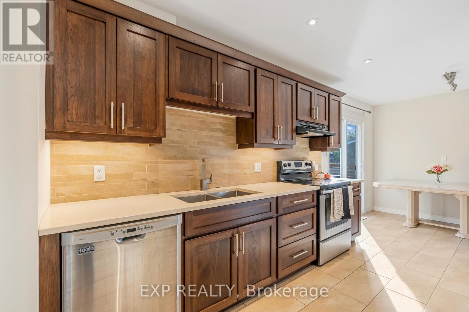 Photo 5 of 88 Rand Street S, Hamilton ON