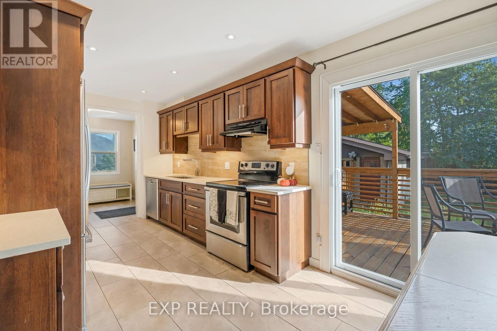 Photo 22 of 88 Rand Street S, Hamilton ON