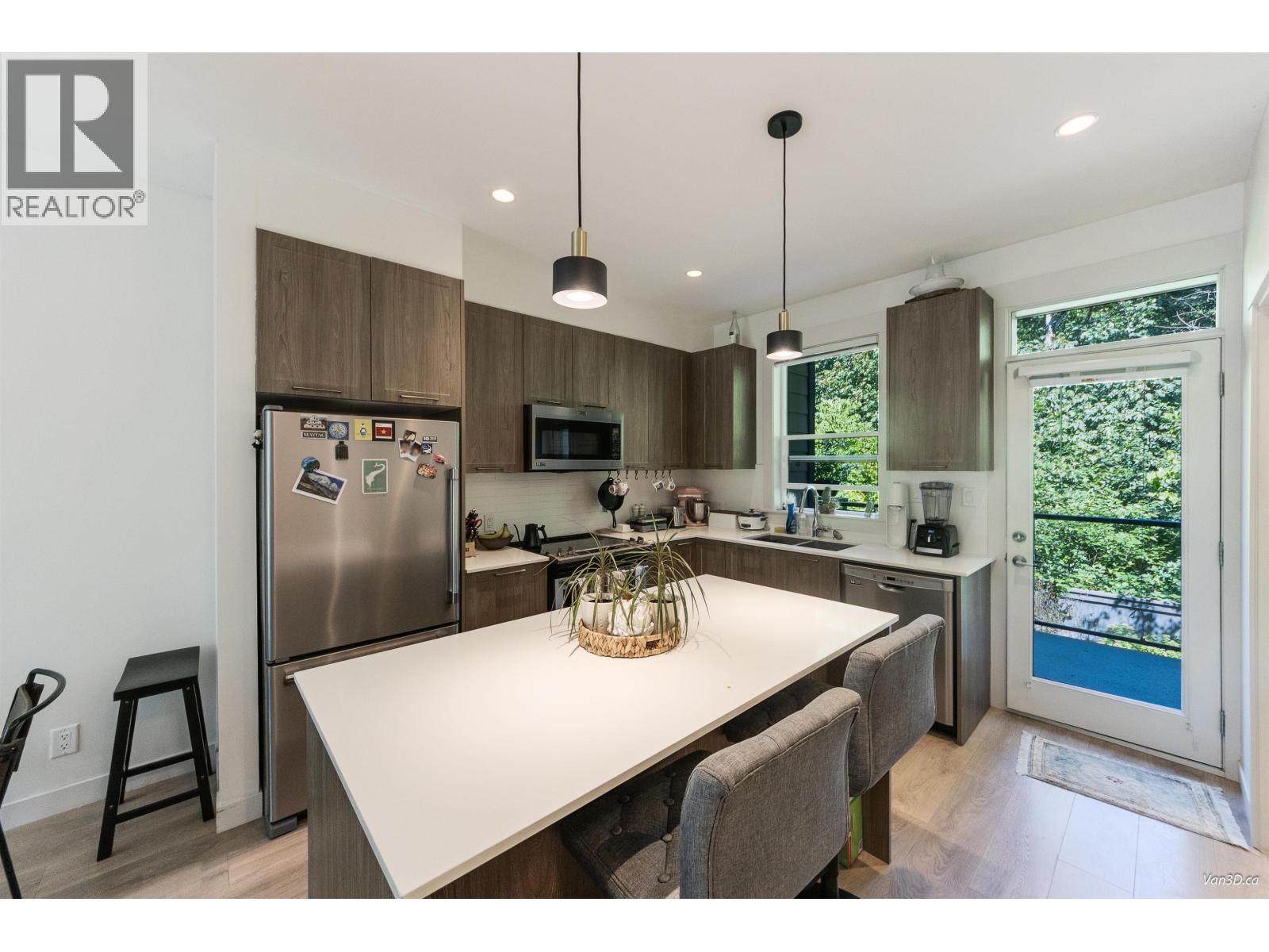 Photo 10 of 33 38684 Buckley Avenue, Squamish BC