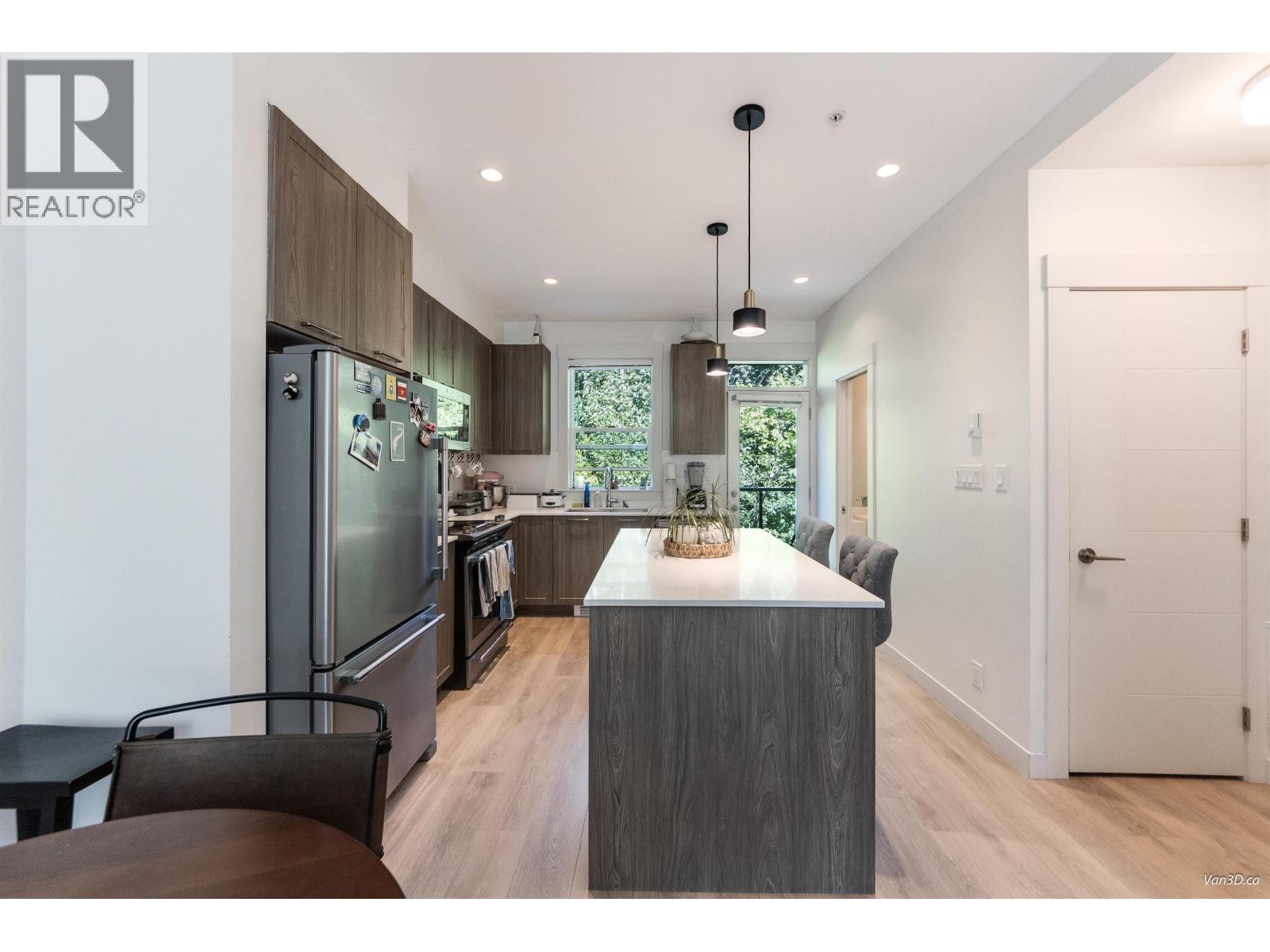 Photo 11 of 33 38684 Buckley Avenue, Squamish BC