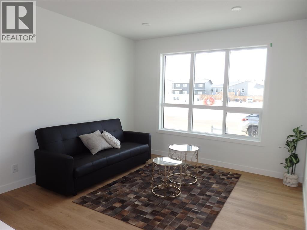 Photo 8 of 42 Irvin Way, Sylvan Lake AB