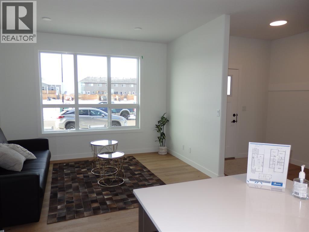 Photo 9 of 42 Irvin Way, Sylvan Lake AB