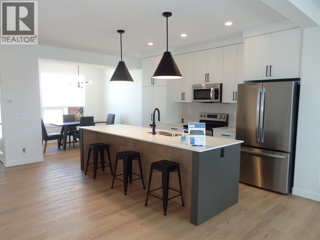 Photo 5 of 42 Irvin Way, Sylvan Lake AB
