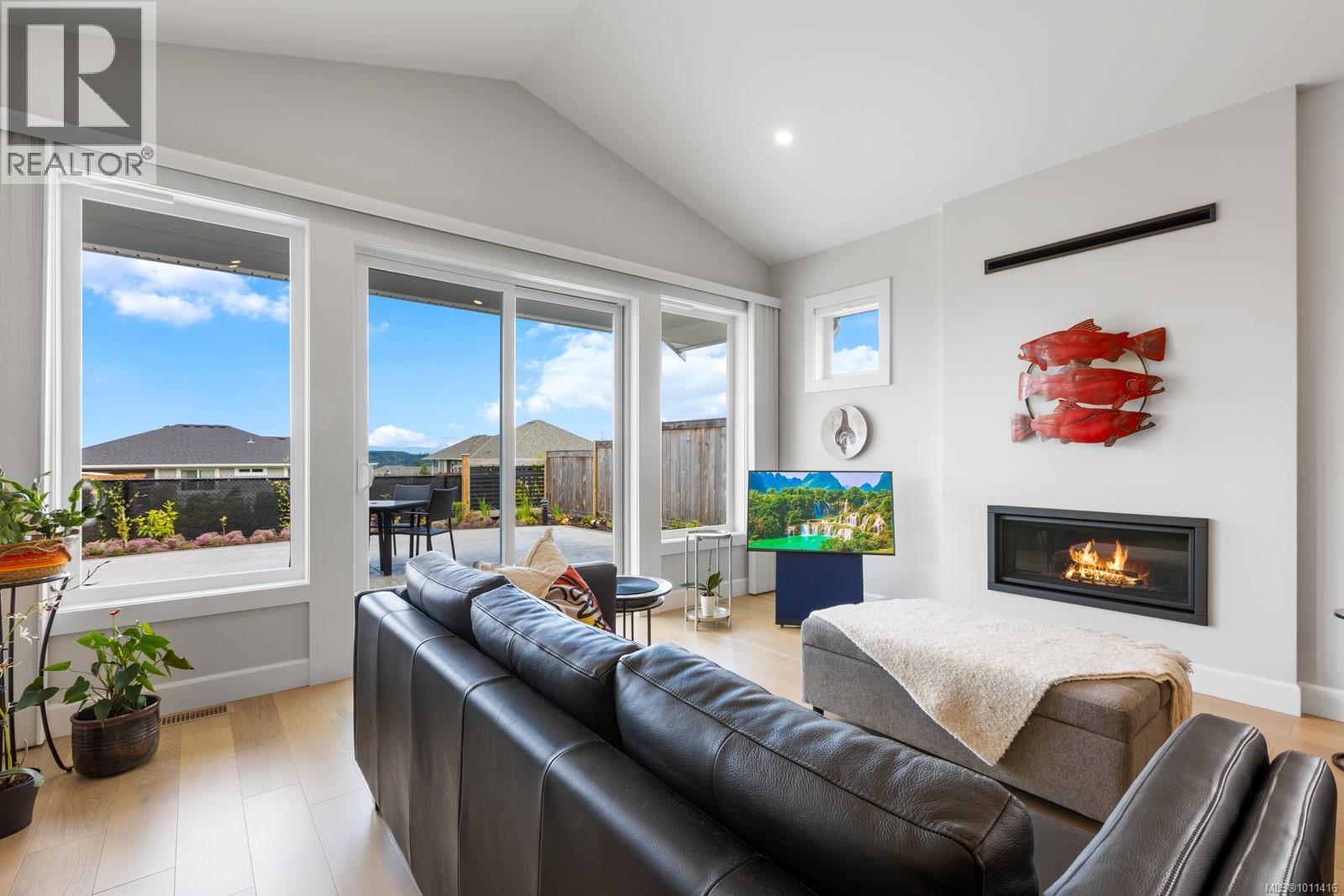 Photo 10 of 3329 Eagleview Cres, Courtenay BC