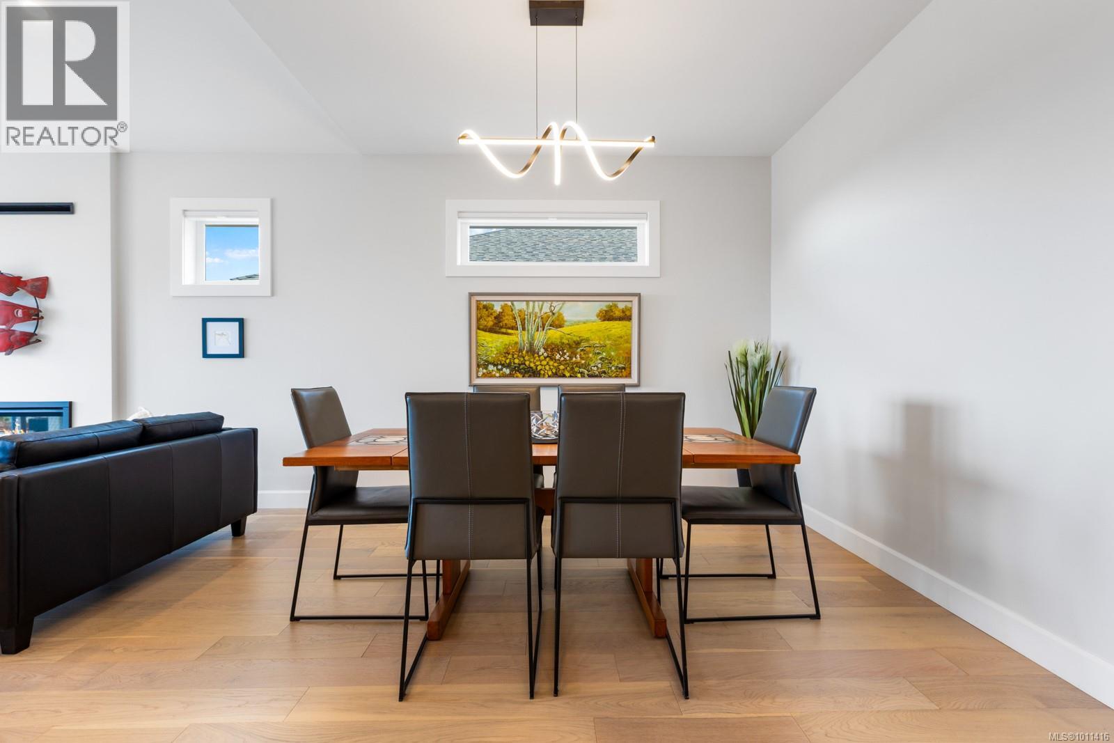 Photo 5 of 3329 Eagleview Cres, Courtenay BC