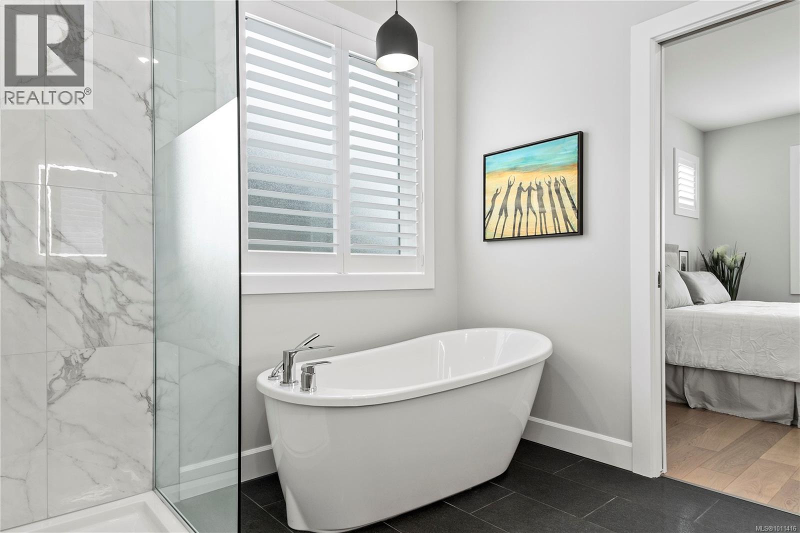 Photo 1 of 3329 Eagleview Cres, Courtenay BC