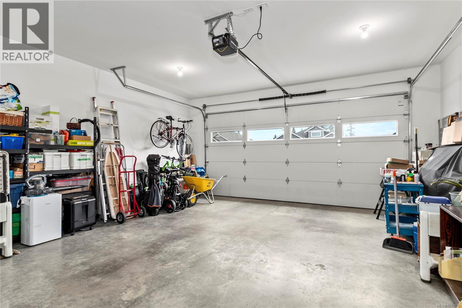 Photo 3 of 3329 Eagleview Cres, Courtenay BC