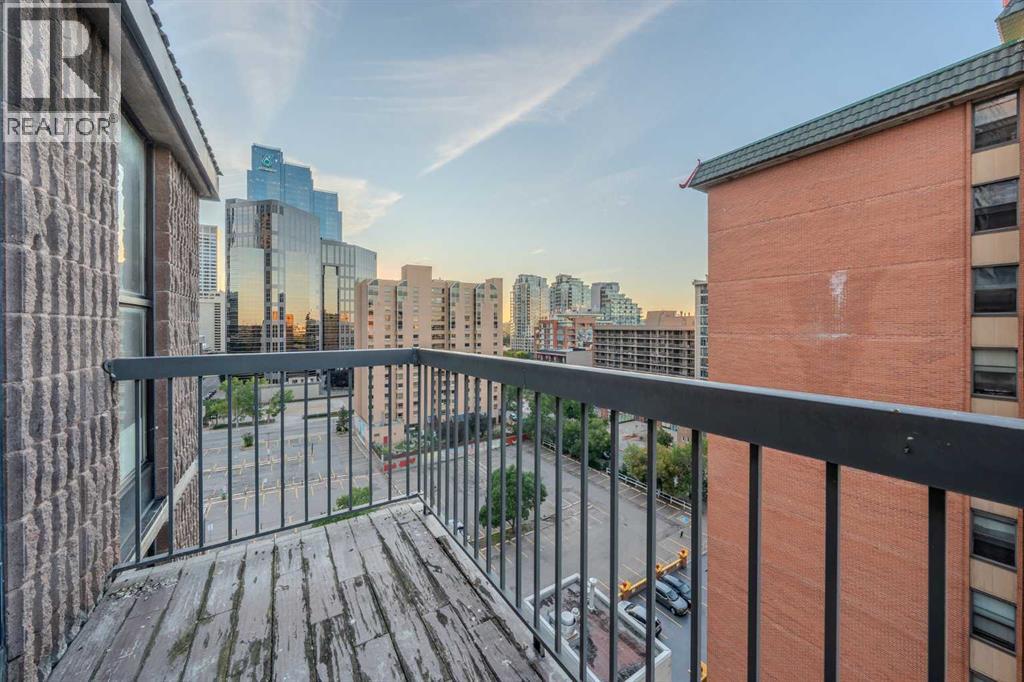 Single Family House Loft for Sale in    Avenue SW Chinatown Calgary 