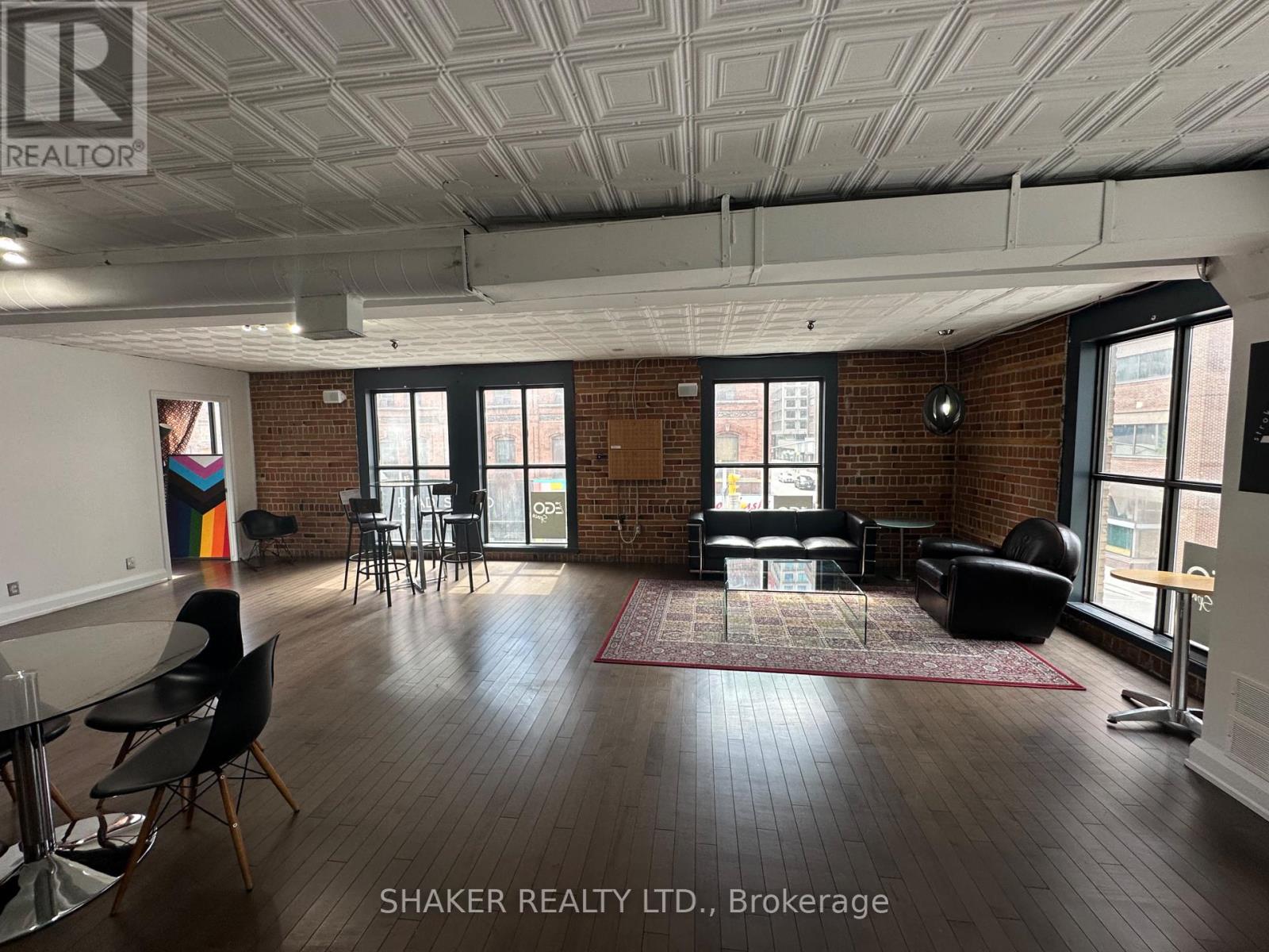 Photo 11 of 131 Bank Street, Ottawa ON