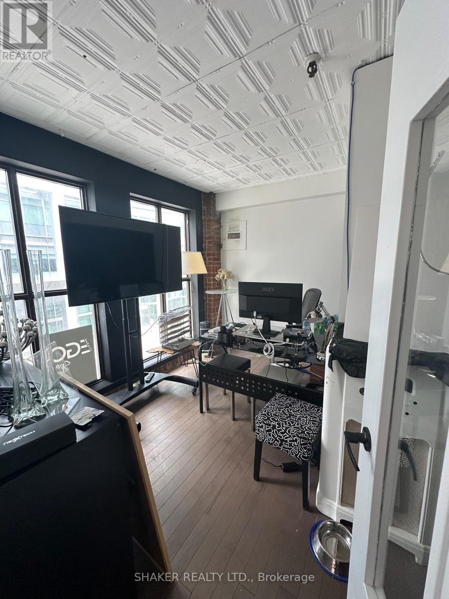 Photo 4 of 131 Bank Street, Ottawa ON