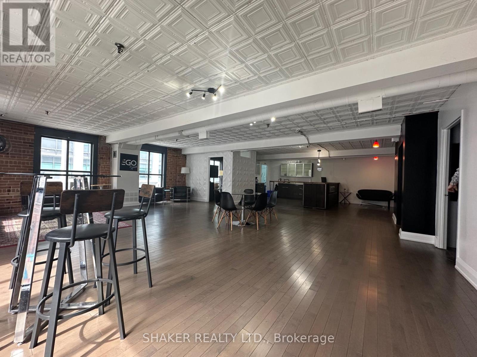 Photo 10 of 131 Bank Street, Ottawa ON