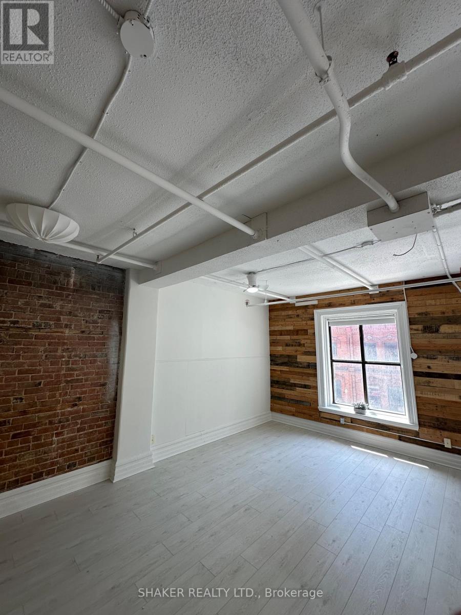 Photo 2 of 131 Bank Street, Ottawa ON