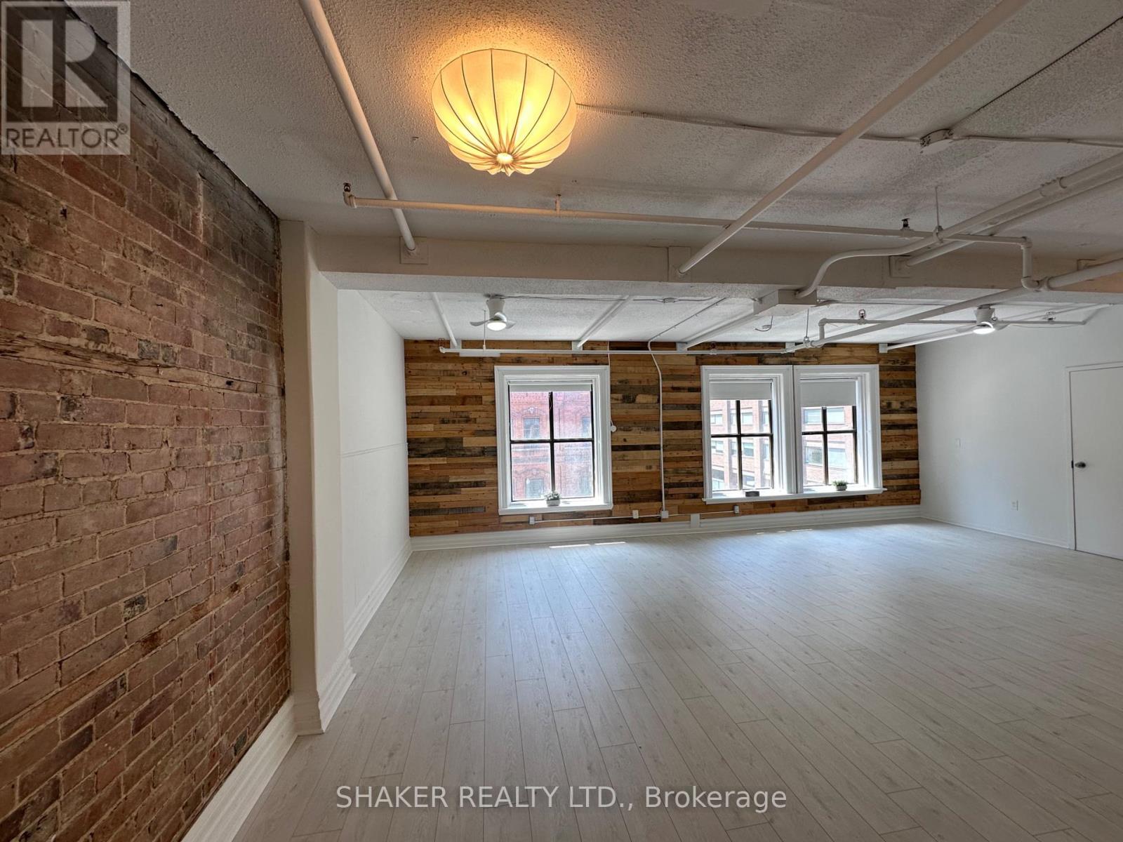 Photo 16 of 131 Bank Street, Ottawa ON