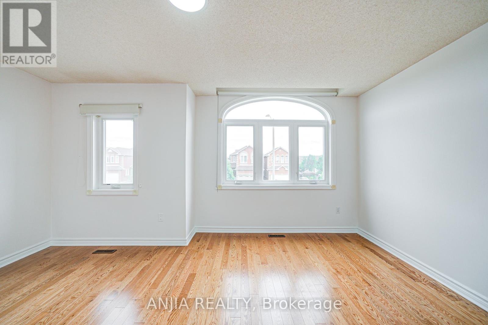 Photo 35 of 203 Milliken Meadows Drive, Markham ON