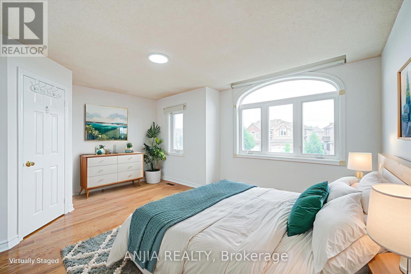 Photo 15 of 203 Milliken Meadows Drive, Markham ON