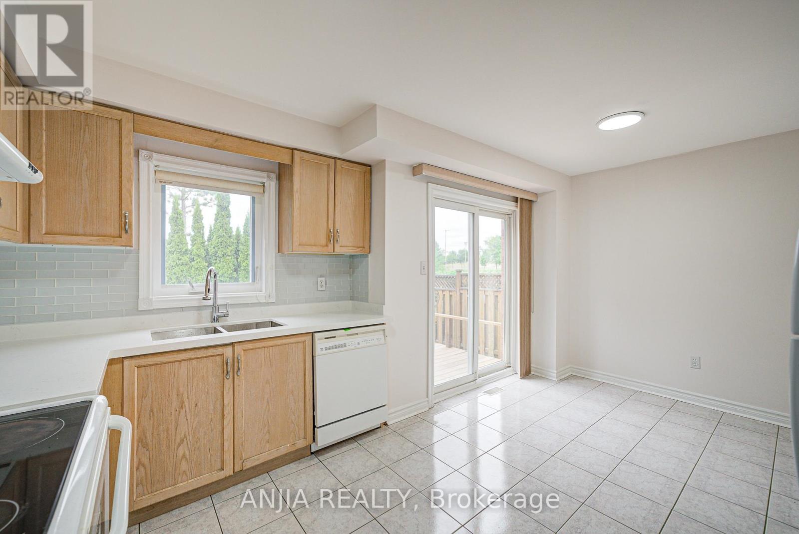 Photo 29 of 203 Milliken Meadows Drive, Markham ON
