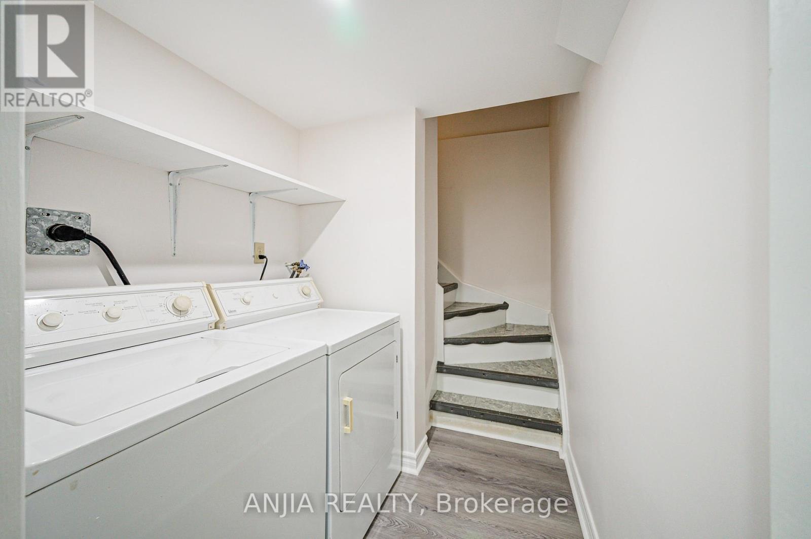 Photo 11 of 203 Milliken Meadows Drive, Markham ON