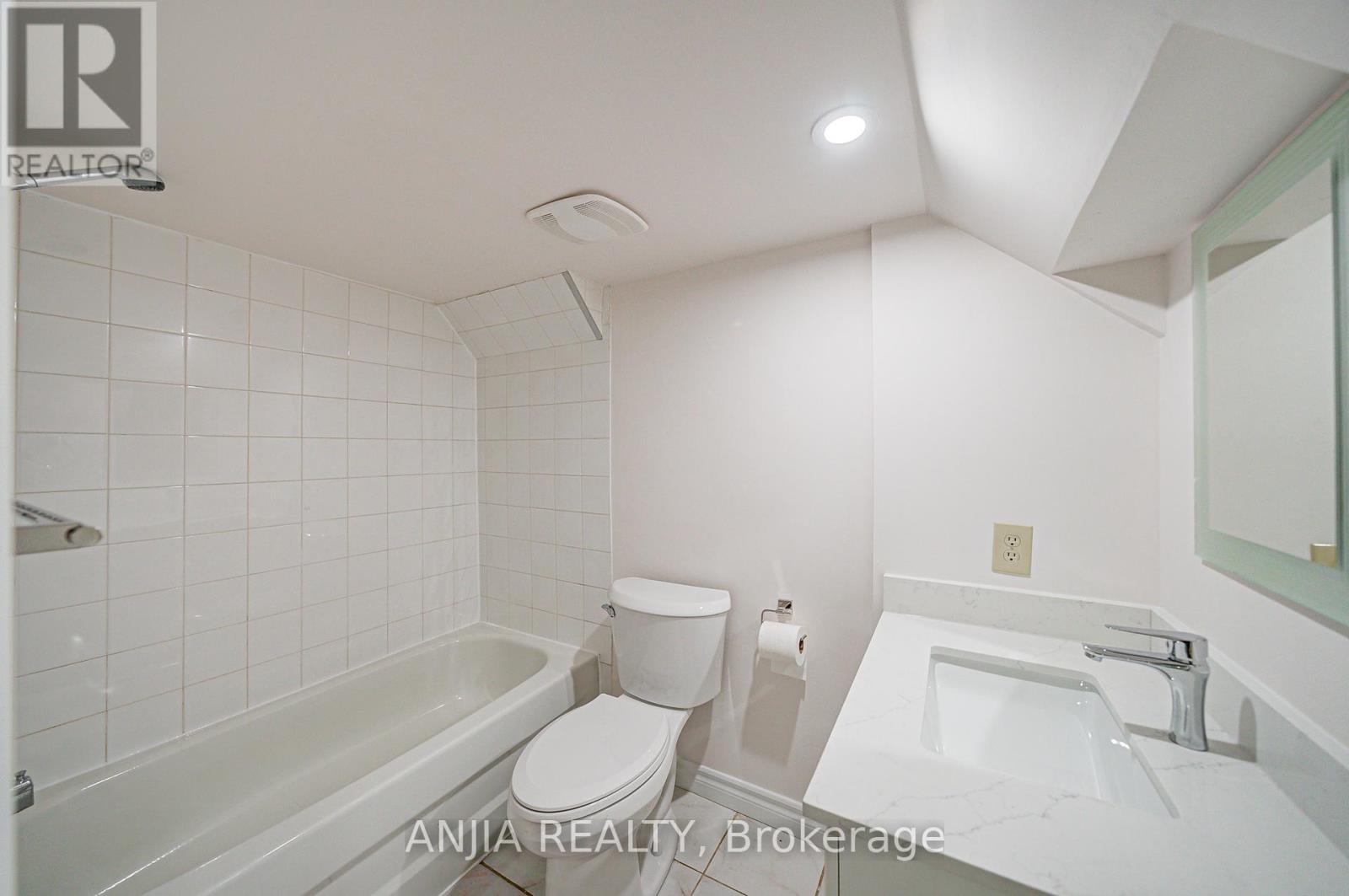 Photo 10 of 203 Milliken Meadows Drive, Markham ON