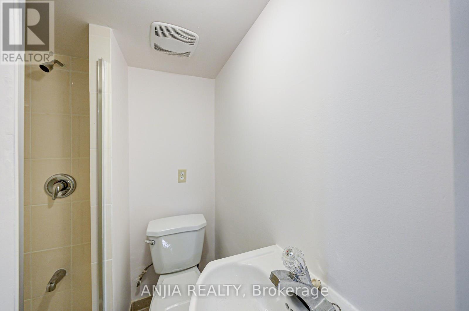 Photo 12 of 203 Milliken Meadows Drive, Markham ON