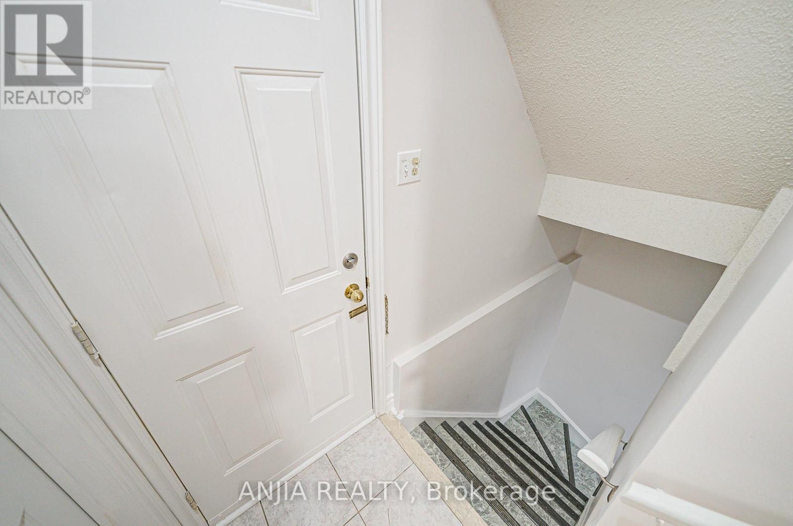 Photo 8 of 203 Milliken Meadows Drive, Markham ON