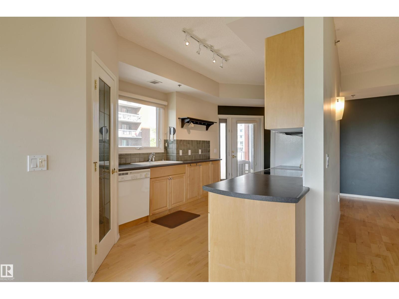 Photo 10 of 501 9708 110 St Nw, Edmonton AB
