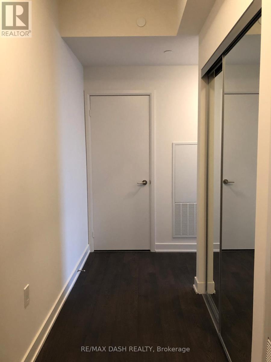 Photo 2 of 1504 W 27 Bathurst Street, Toronto ON
