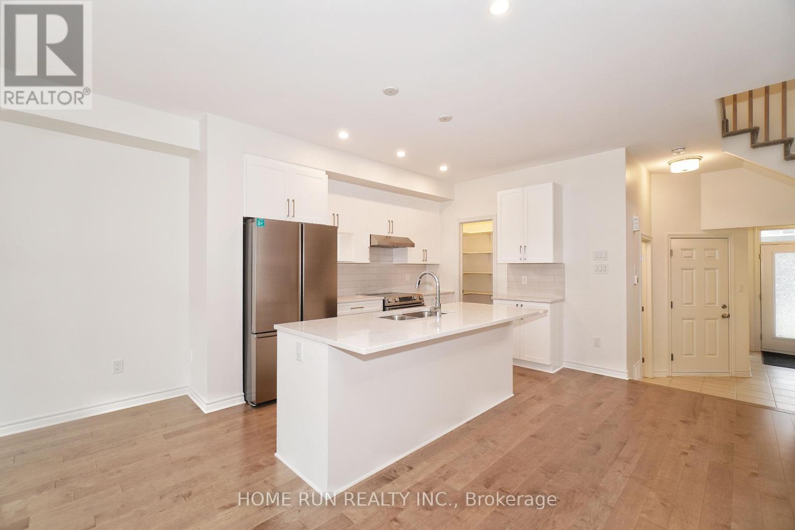 Photo 22 of 517 Sonmarg Crescent, Ottawa ON