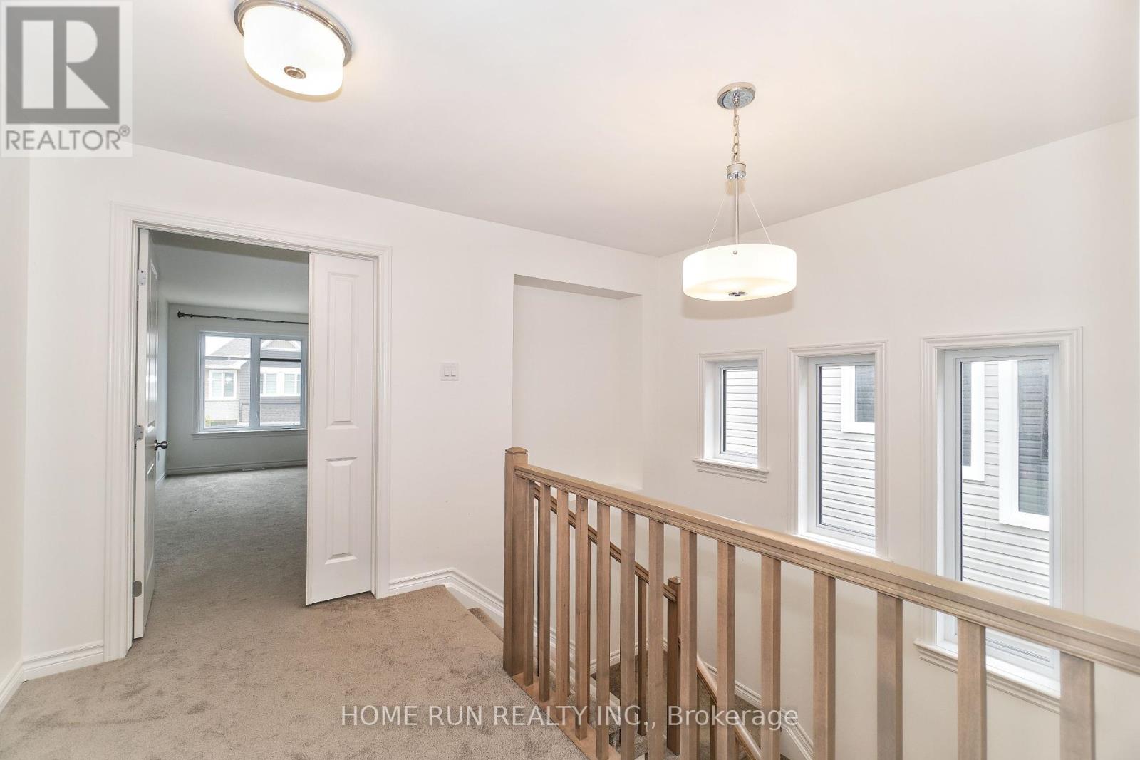 Photo 15 of 517 Sonmarg Crescent, Ottawa ON