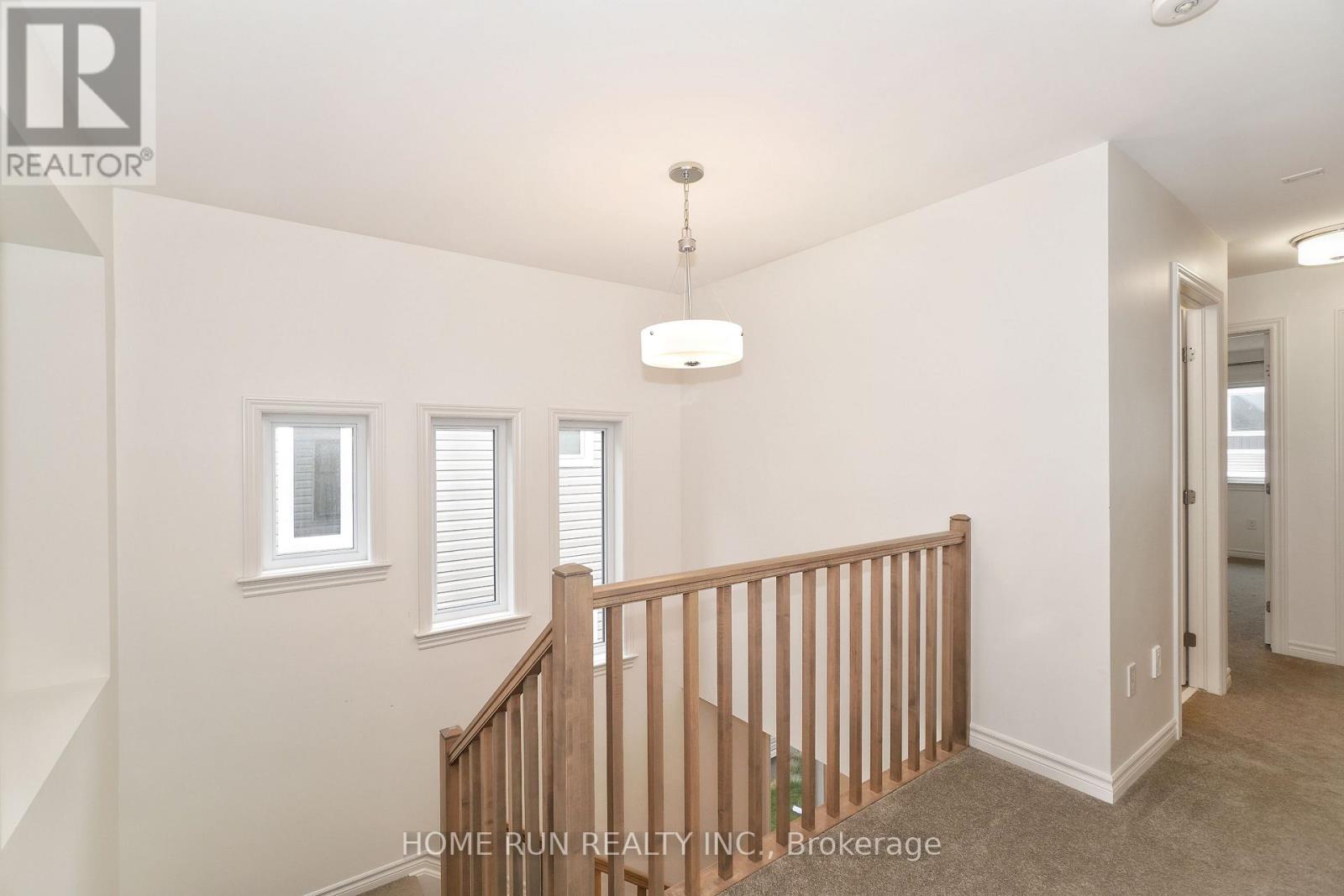 Photo 24 of 517 Sonmarg Crescent, Ottawa ON