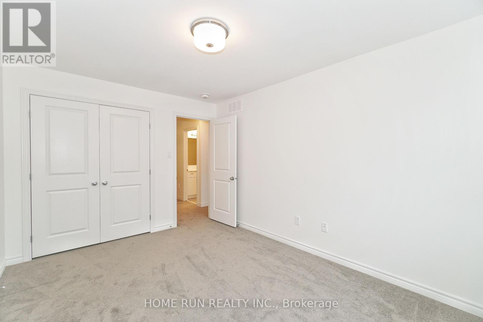 Photo 34 of 517 Sonmarg Crescent, Ottawa ON