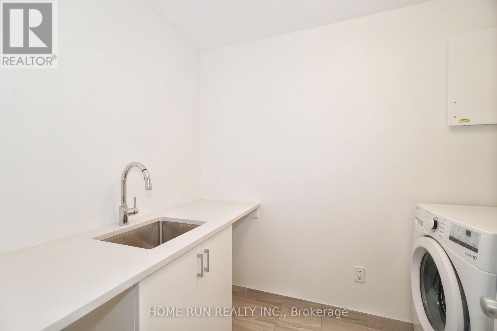 Photo 17 of 517 Sonmarg Crescent, Ottawa ON
