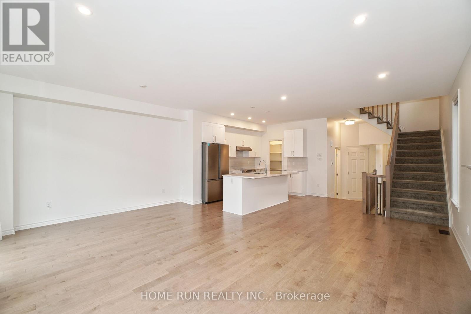 Photo 19 of 517 Sonmarg Crescent, Ottawa ON