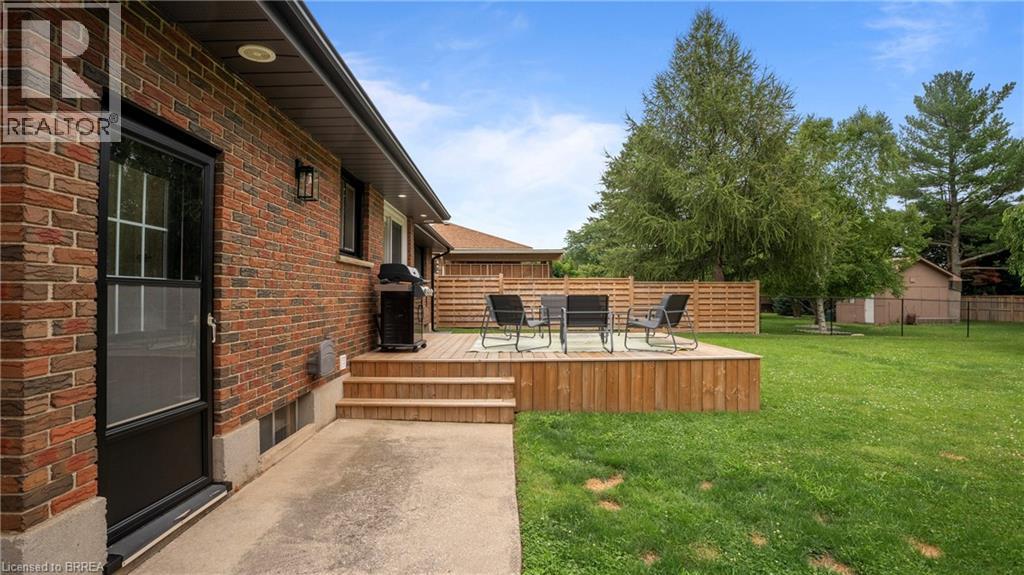 Photo 17 of 25 Seneca Crescent, Brantford ON