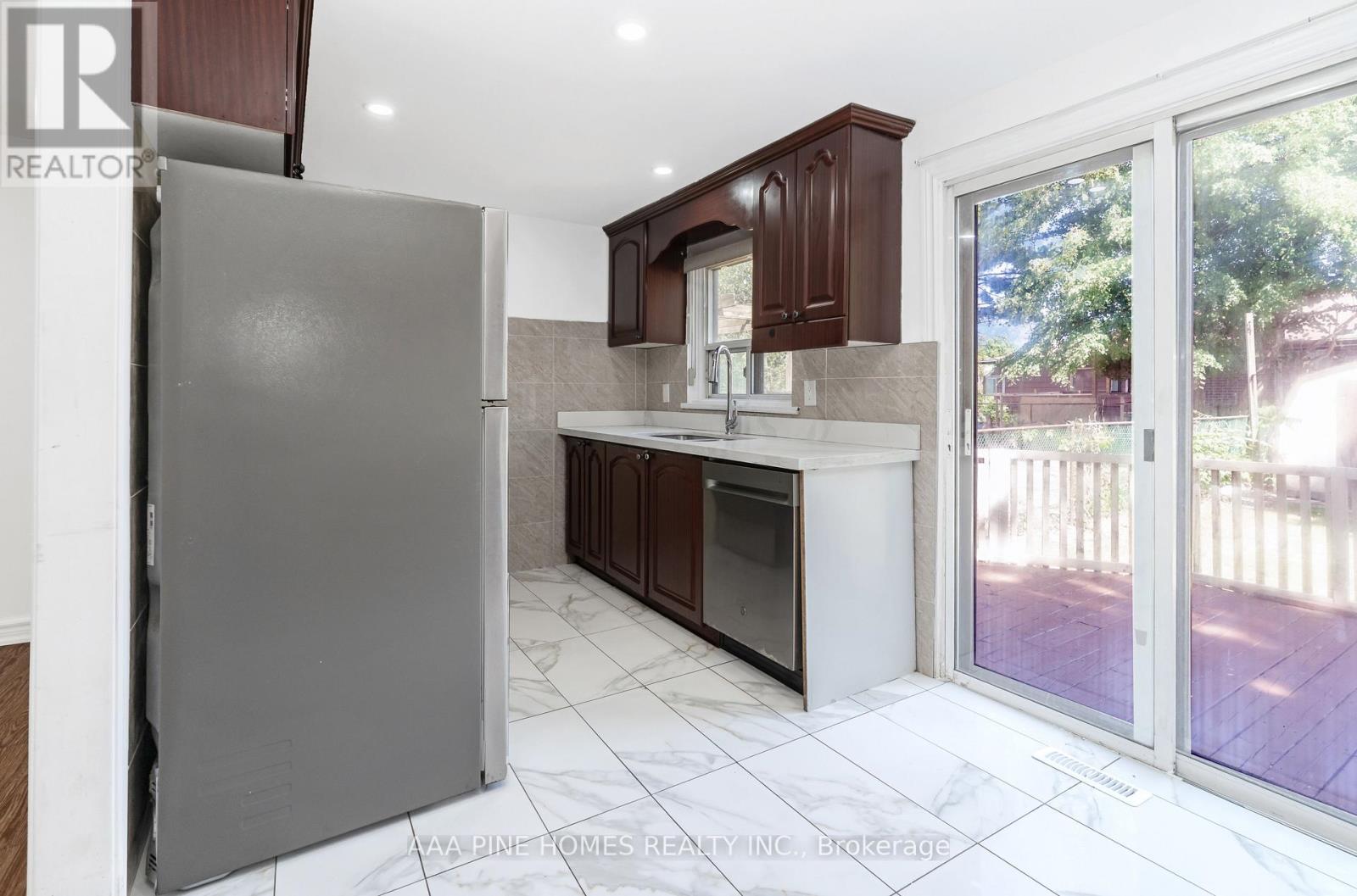 Photo 4 of 59 Burkwood Crescent, Toronto ON