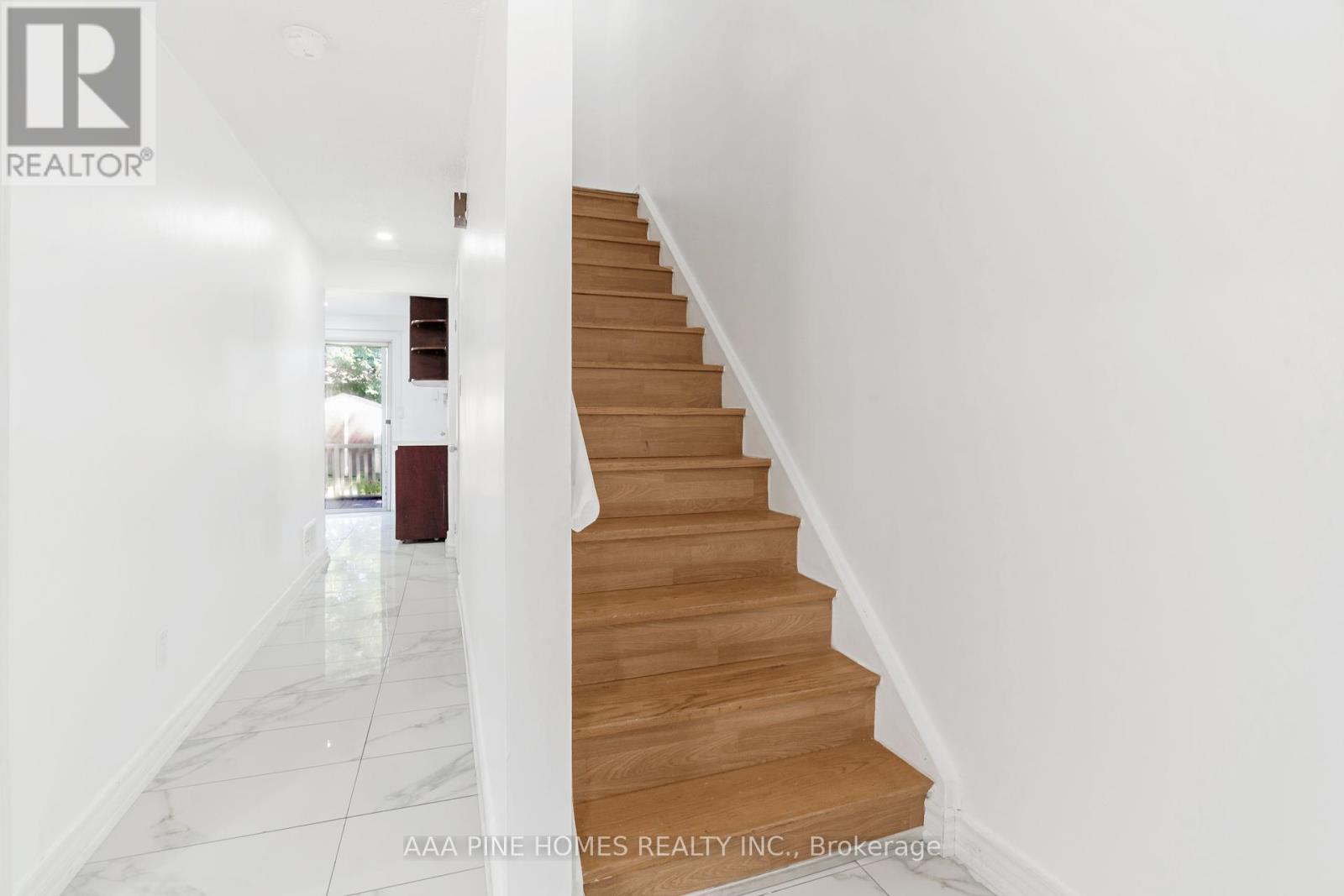 Photo 2 of 59 Burkwood Crescent, Toronto ON