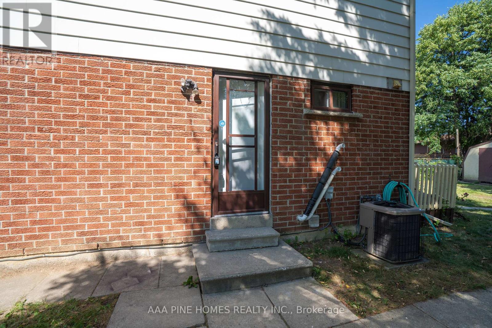 Photo 15 of 59 Burkwood Crescent, Toronto ON