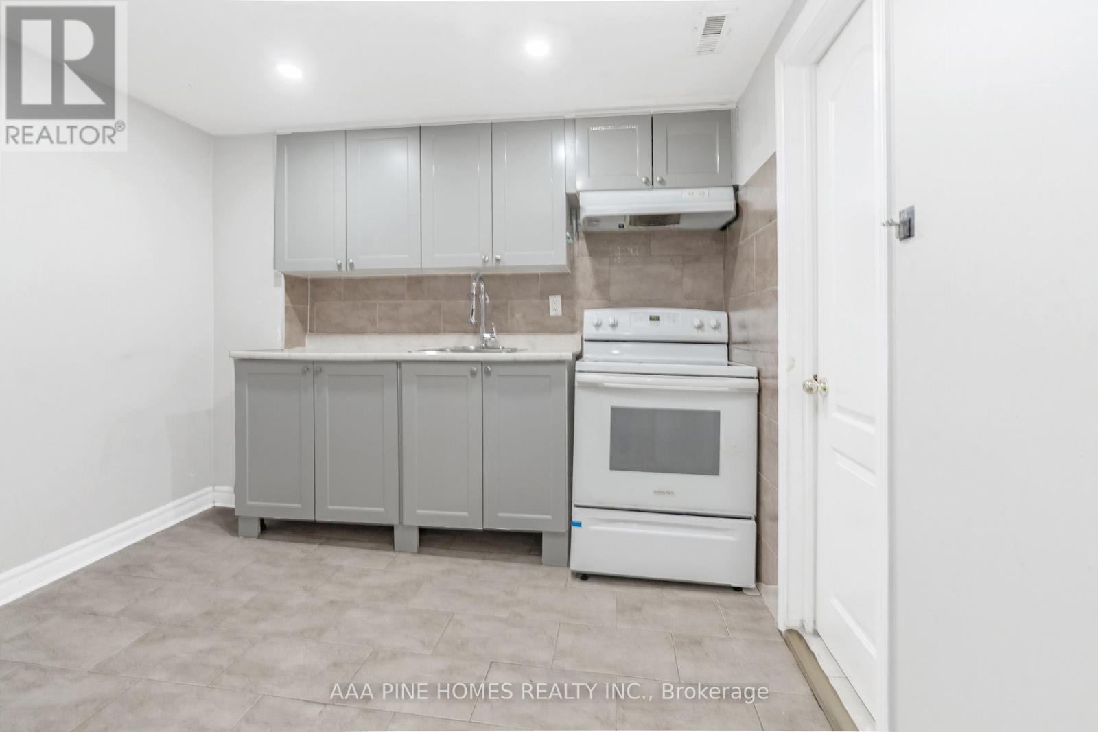 Photo 31 of 59 Burkwood Crescent, Toronto ON