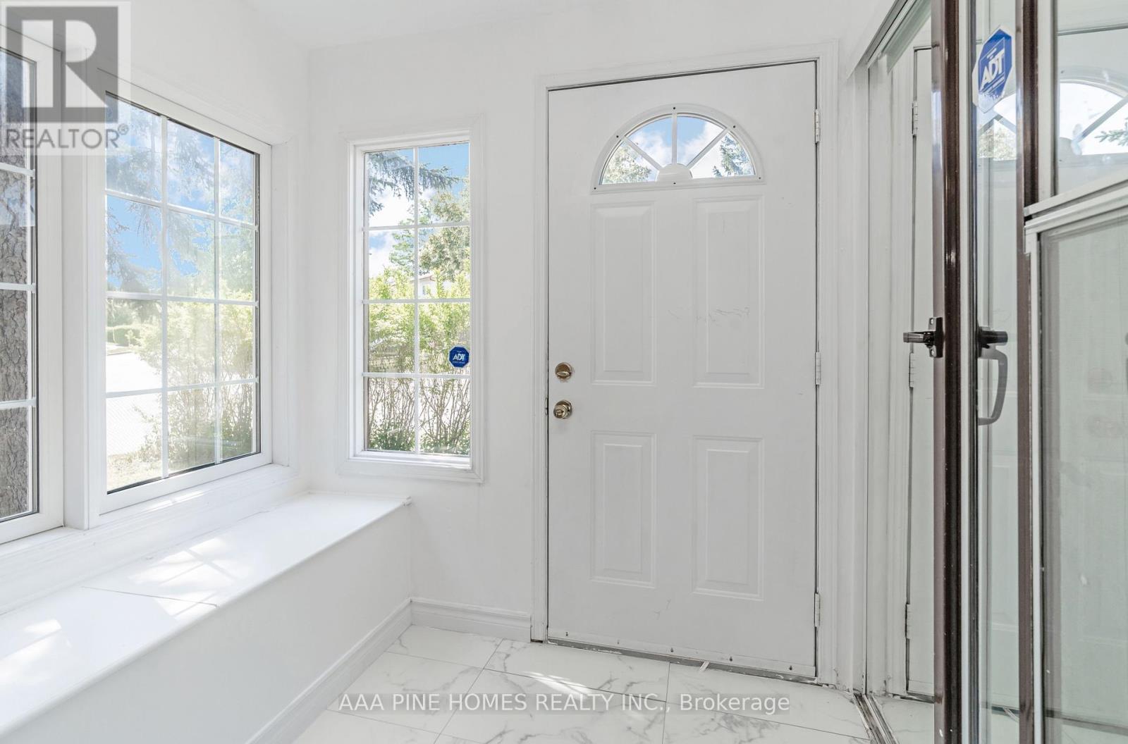 Photo 10 of 59 Burkwood Crescent, Toronto ON