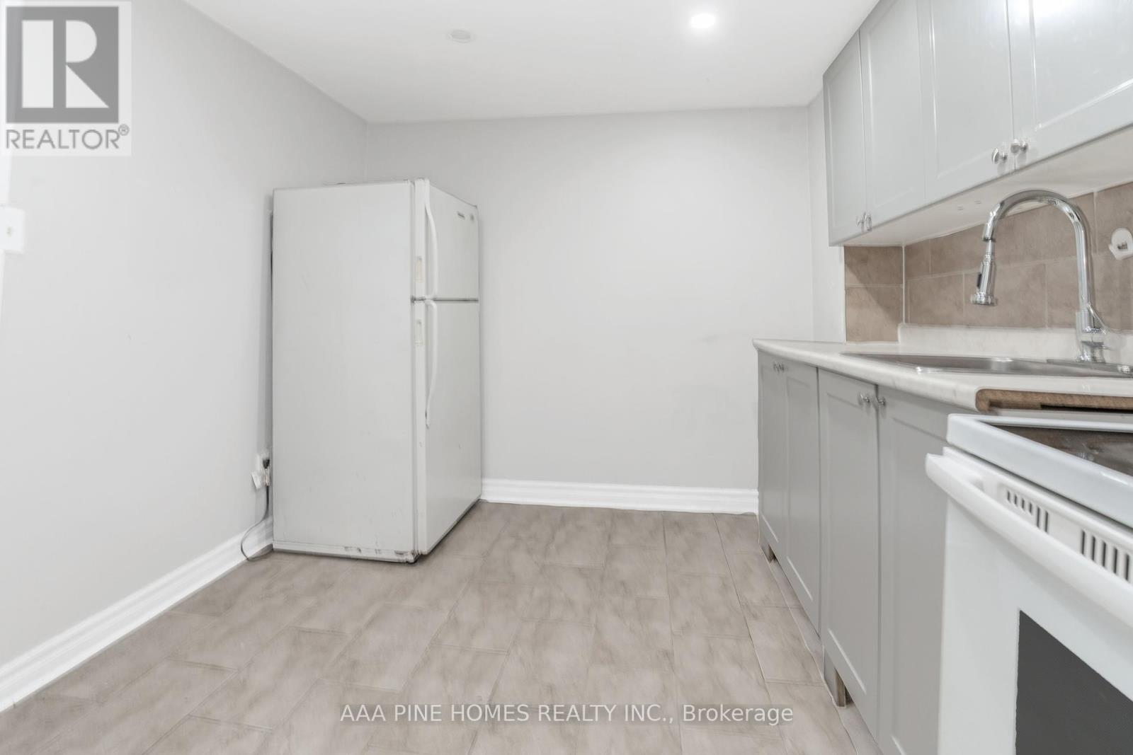 Photo 23 of 59 Burkwood Crescent, Toronto ON