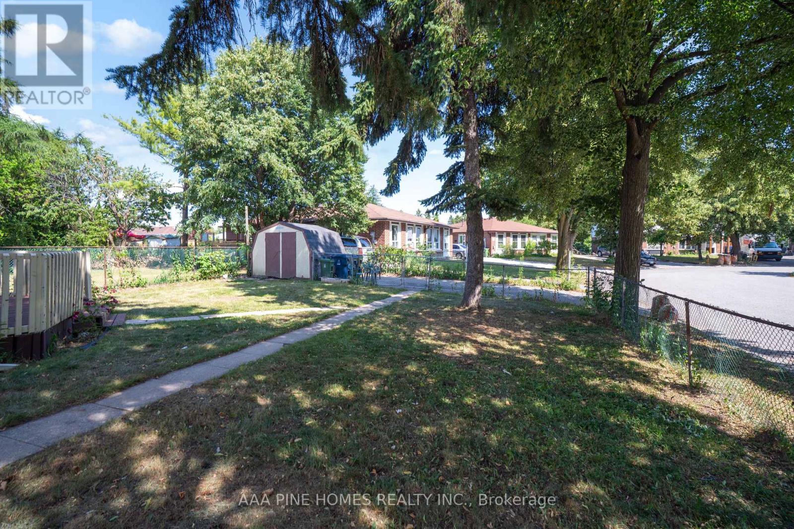Photo 6 of 59 Burkwood Crescent, Toronto ON