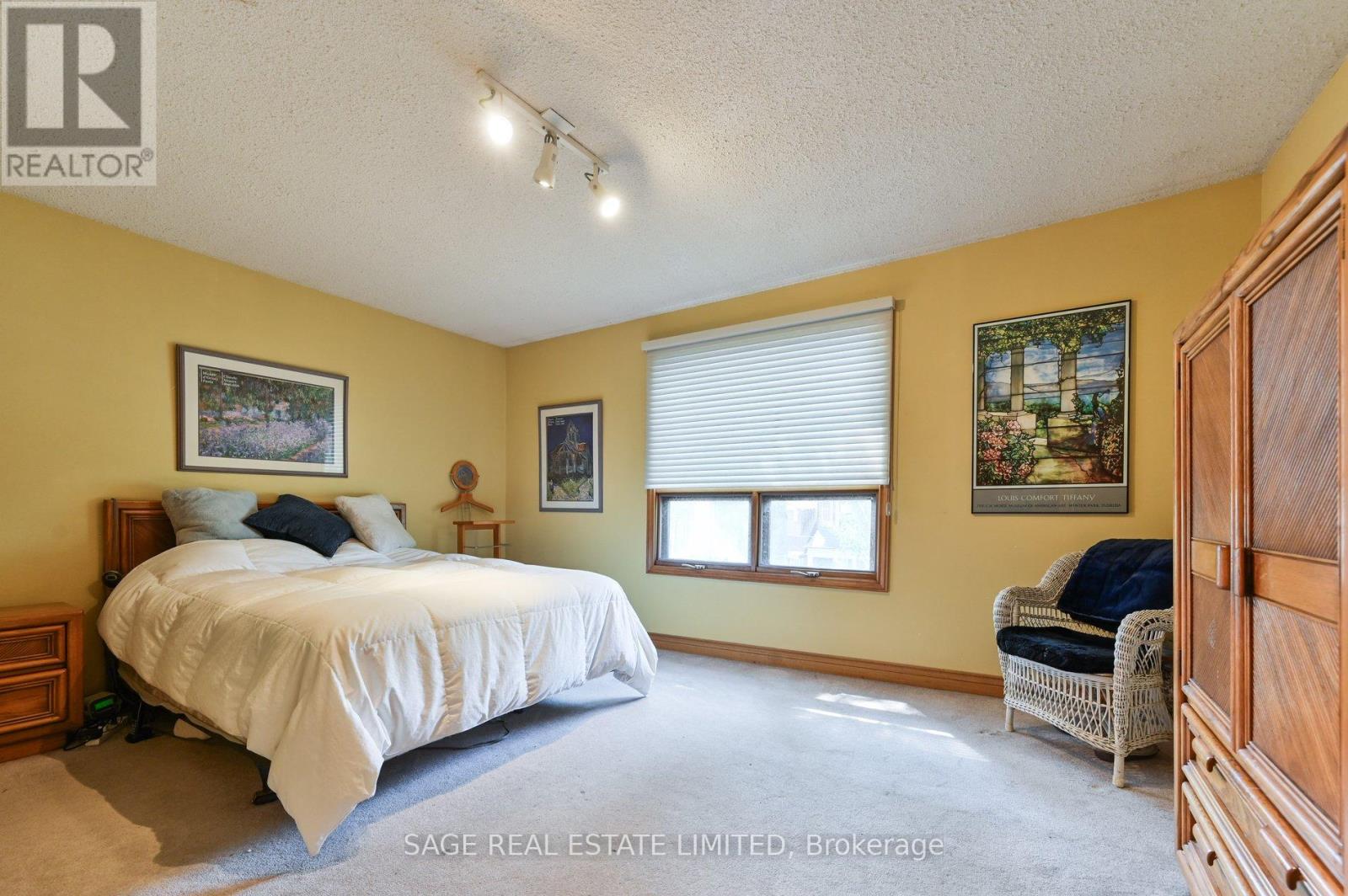 Photo 10 of 43 Eaton Avenue, Toronto ON