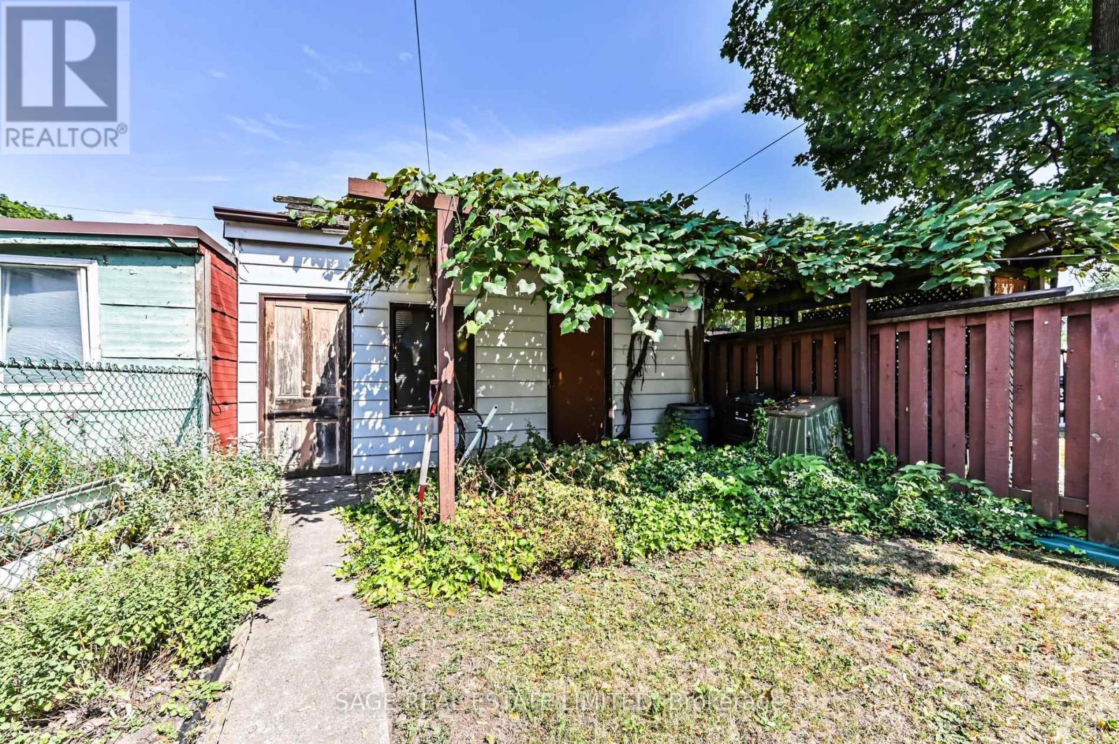 Photo 12 of 43 Eaton Avenue, Toronto ON