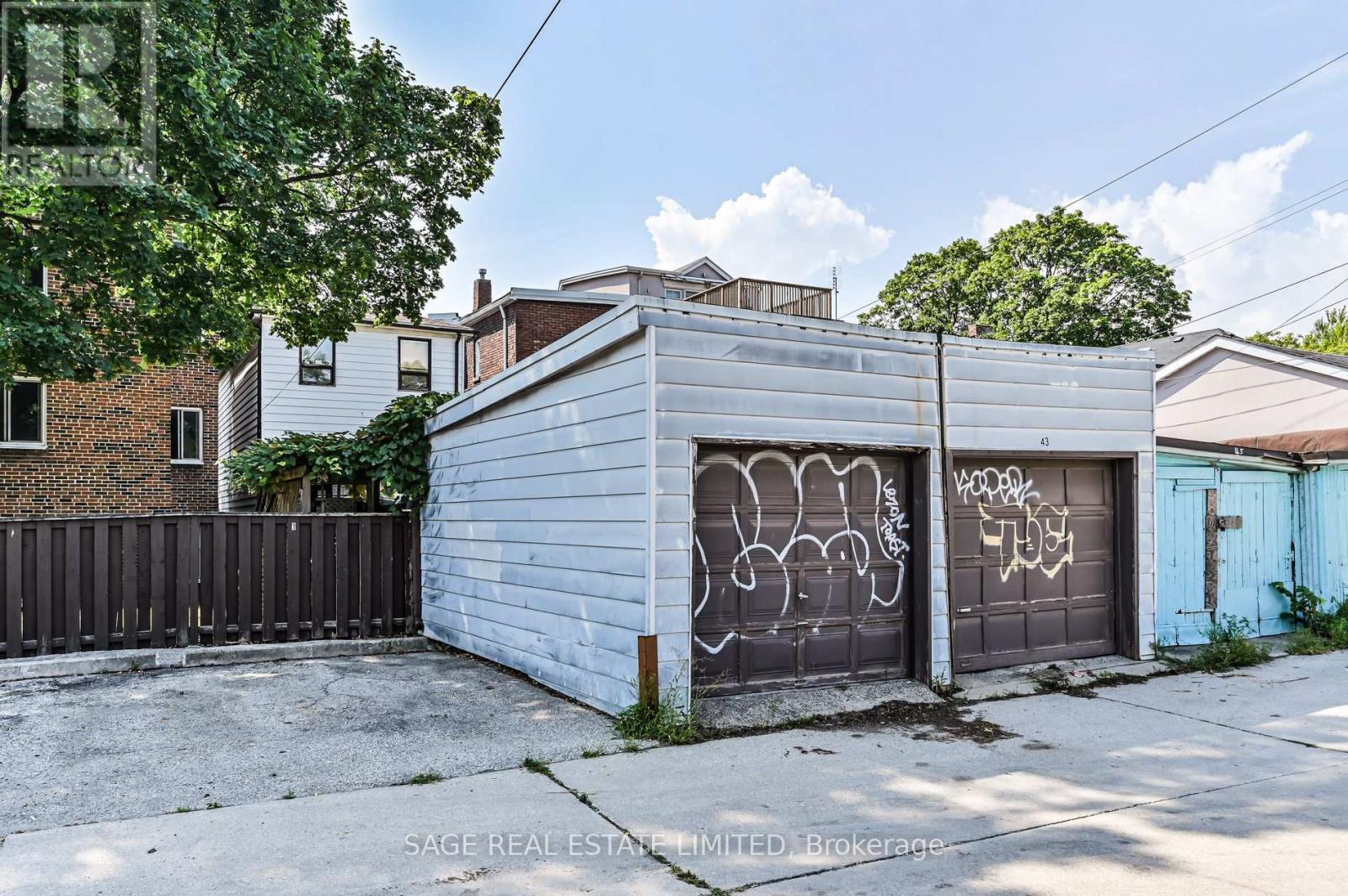 Photo 14 of 43 Eaton Avenue, Toronto ON