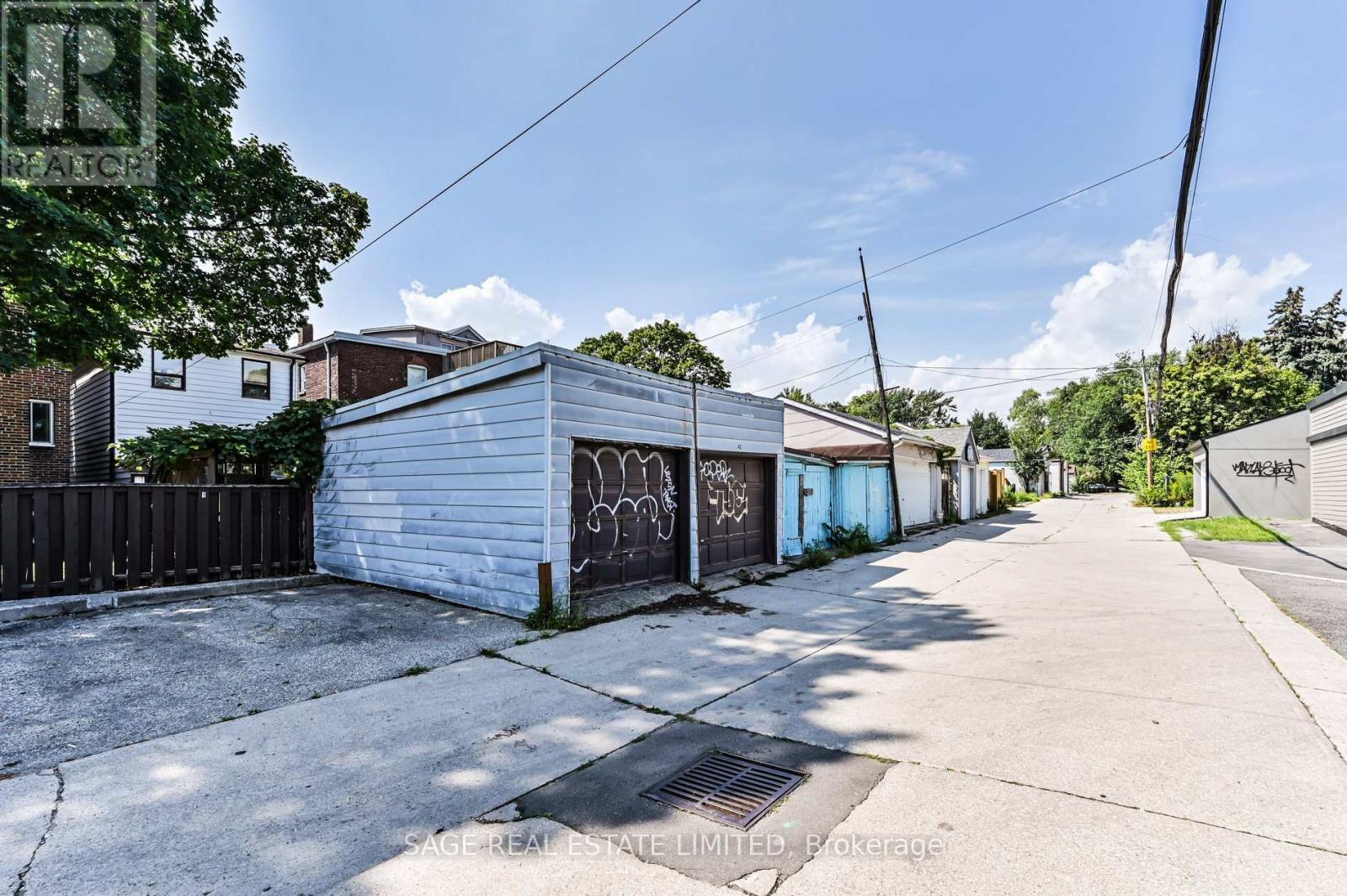 Photo 15 of 43 Eaton Avenue, Toronto ON