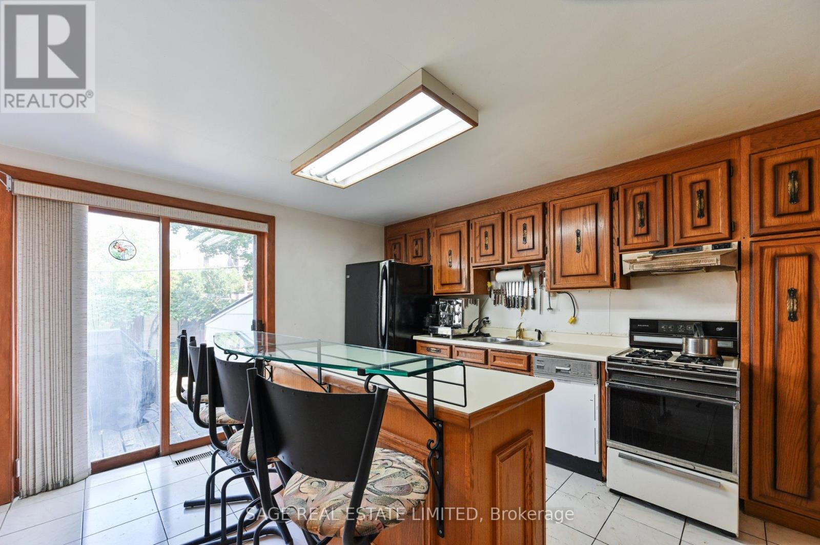 Photo 7 of 43 Eaton Avenue, Toronto ON