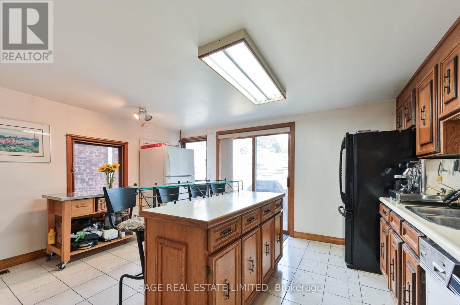 Photo 8 of 43 Eaton Avenue, Toronto ON