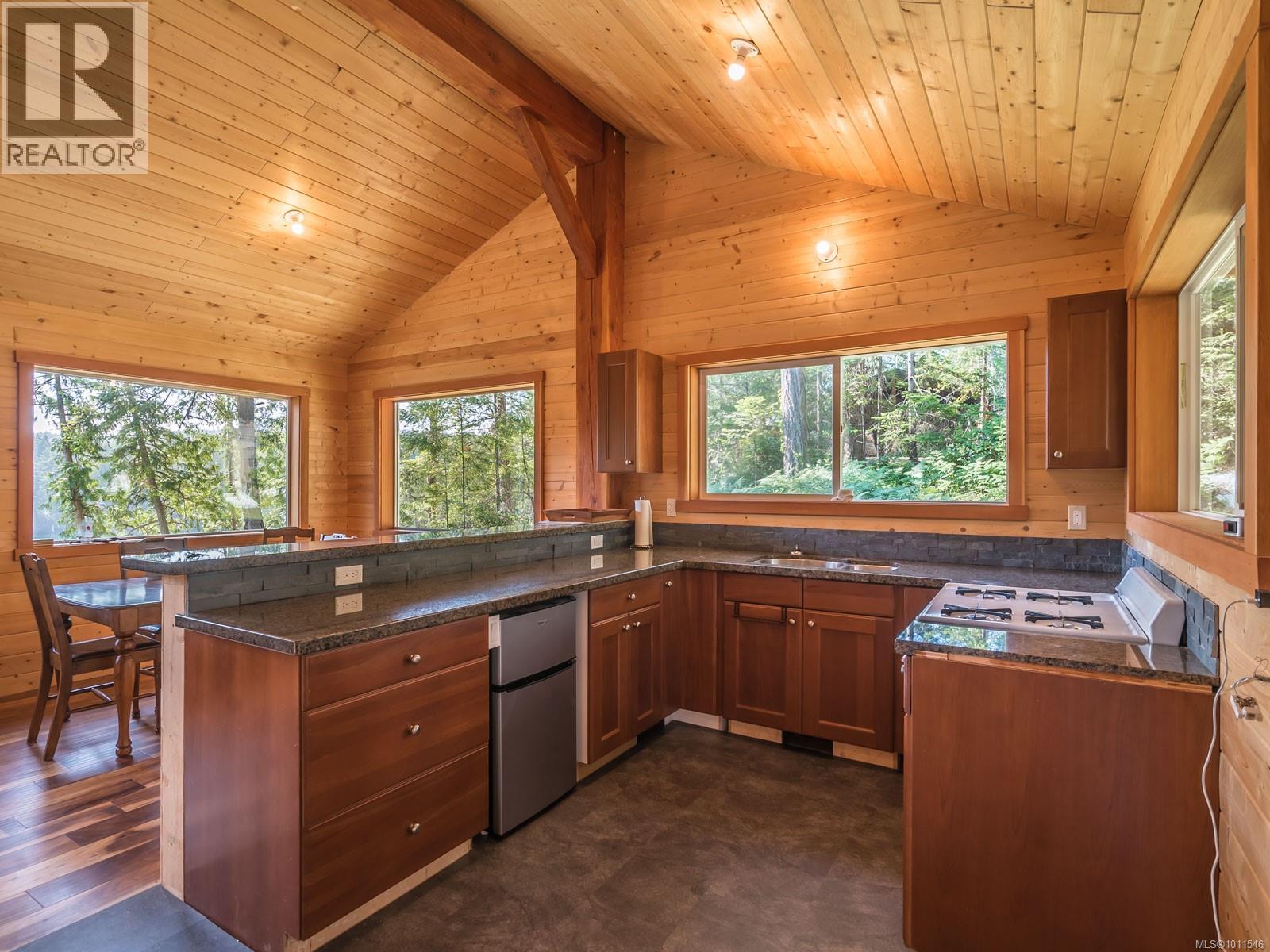 61 SPRING BAY Rd, Lasqueti Island