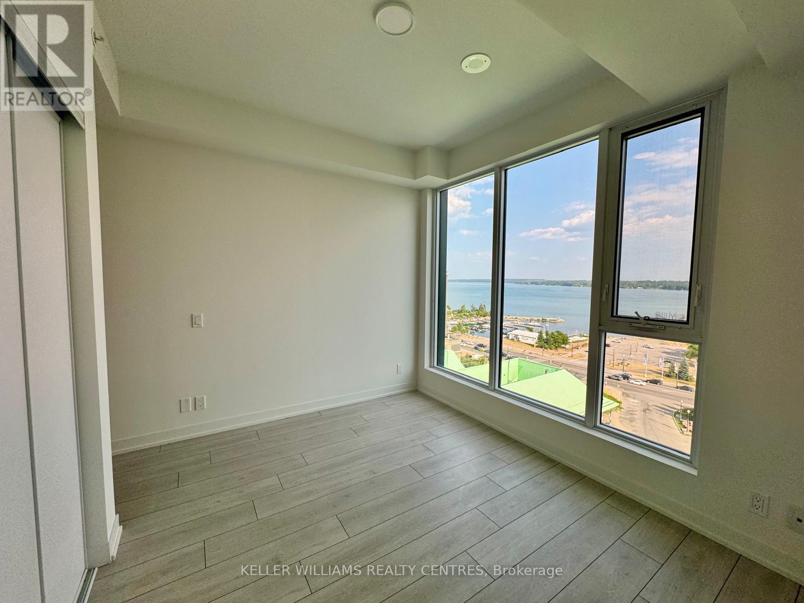 Photo 11 of 909 39 Mary Street, Barrie ON
